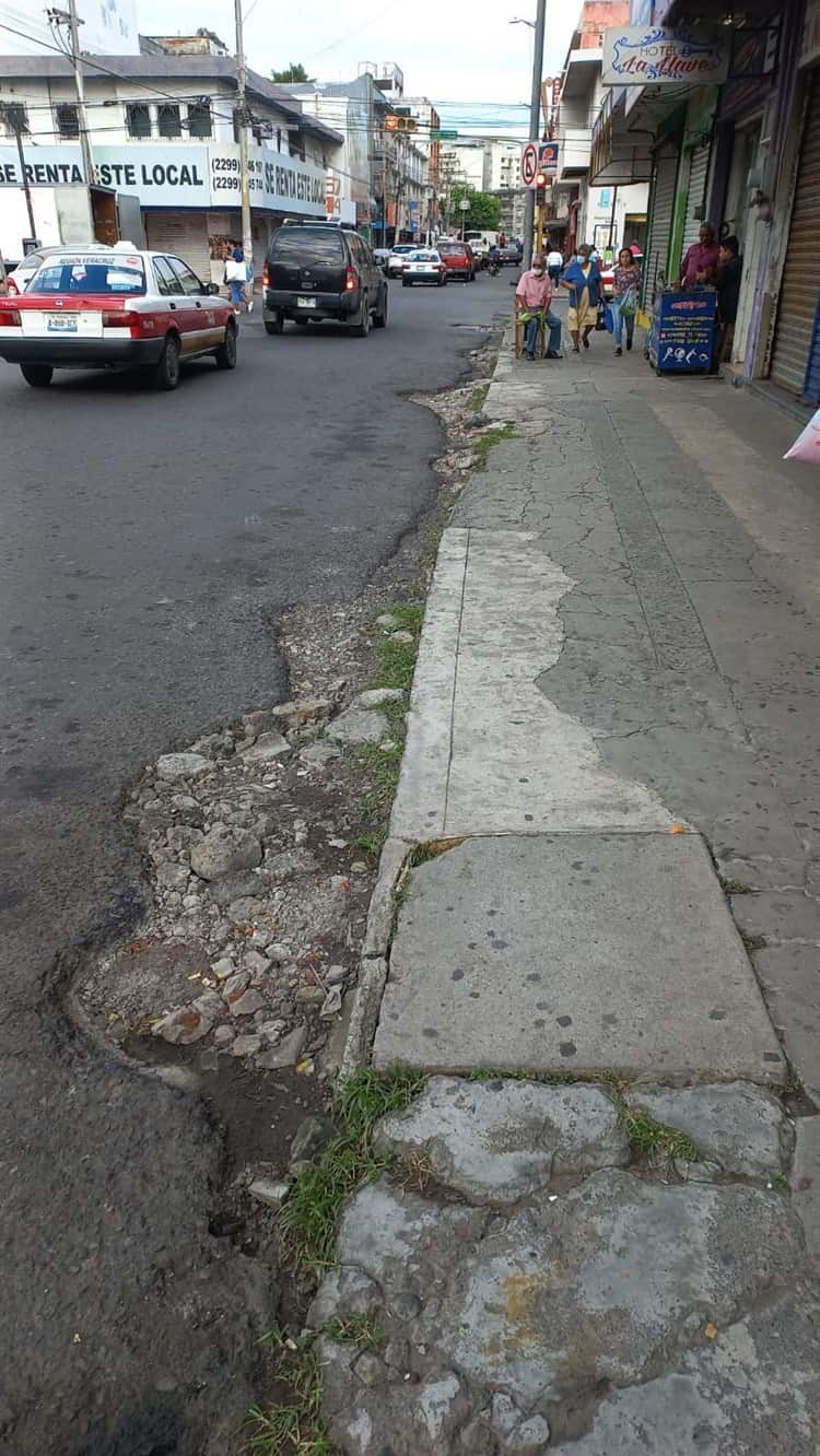 Calles intransitables aquejan a comerciantes en la zona de mercados de Veracruz