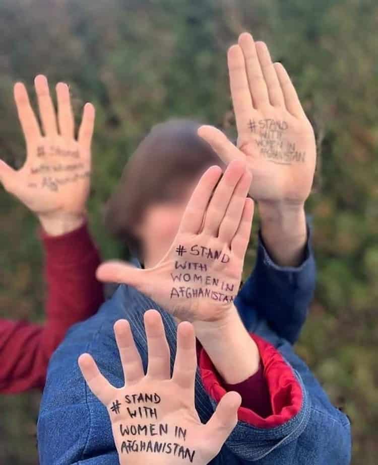 Afganas protestan contra su veto de las universidades