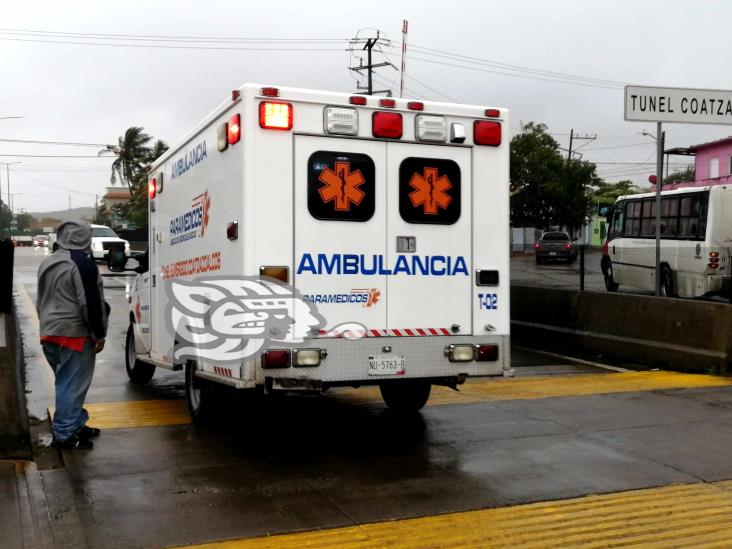 Norte tira árbol y poste en Coatzacoalcos; cierran Túnel por volcadura (Video)