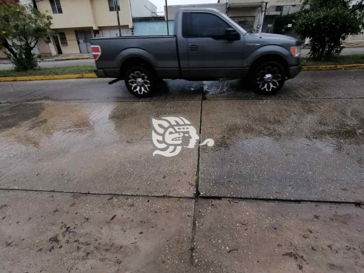 Sigue sin ser atendida fuga de agua en avenida Hidalgo