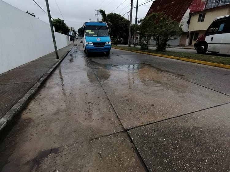 Sigue sin ser atendida fuga de agua en avenida Hidalgo