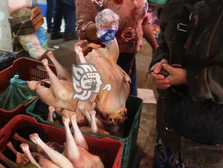 Hasta en mil 500 los pavos en el mercado Morelos