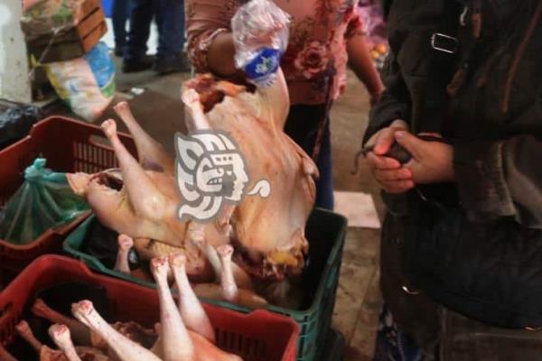 Pavos en mercado de Coatzacoalcos alcanzan los mil 500 pesos