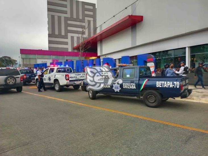 La detienen intentando robar en plaza comercial de Orizaba