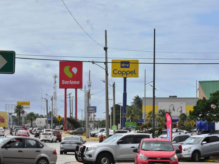 Le dan cristalazo para robar compras navideñas en Coatza