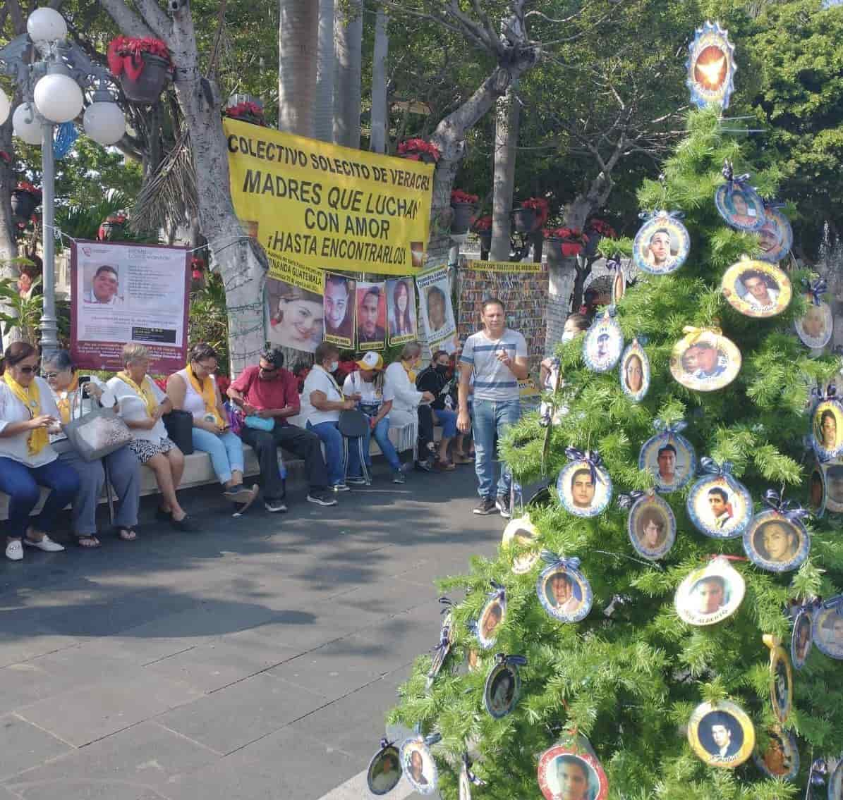 Realiza Colectivo Solecito pase de lista de sus familiares desaparecidos en Veracruz