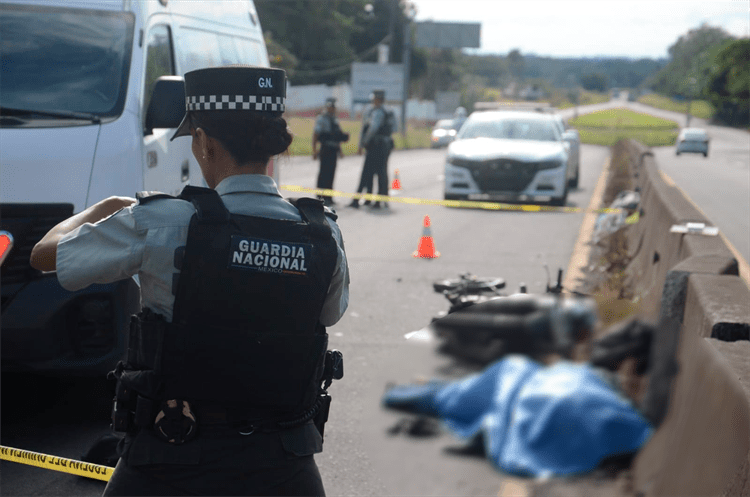 Tráiler impacta a motociclista; falleció sobre la carretera Boca del Río-Paso del Toro