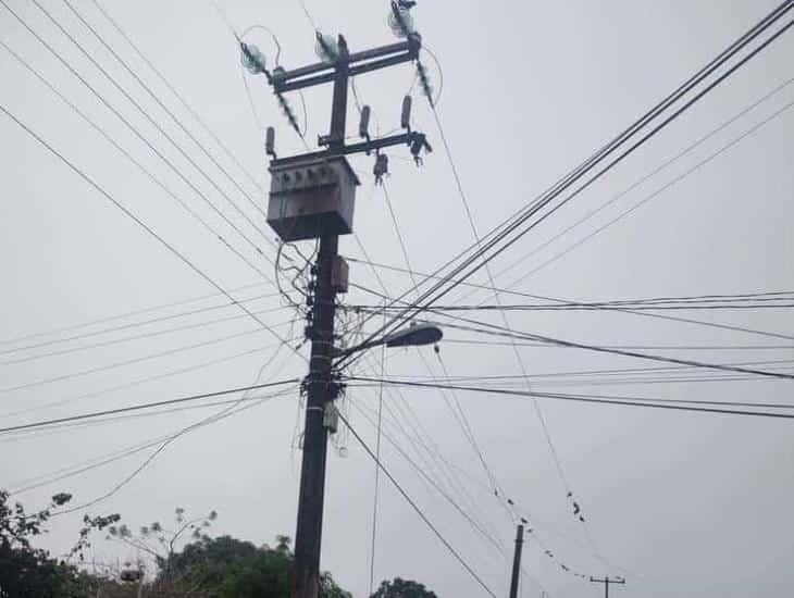 Habitantes de localidad de Cotaxtla denuncian falta de luz; llevan tres días sin el servicio