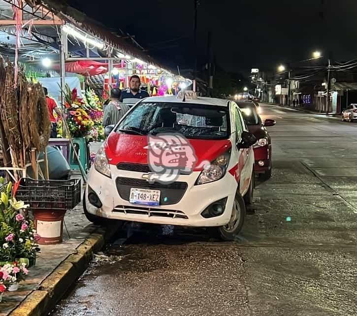 Ebrio conductor impactó a taxi