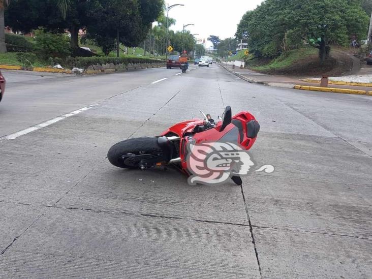 Accidente en bulevar Tratados de Córdoba deja un motociclista lesionado