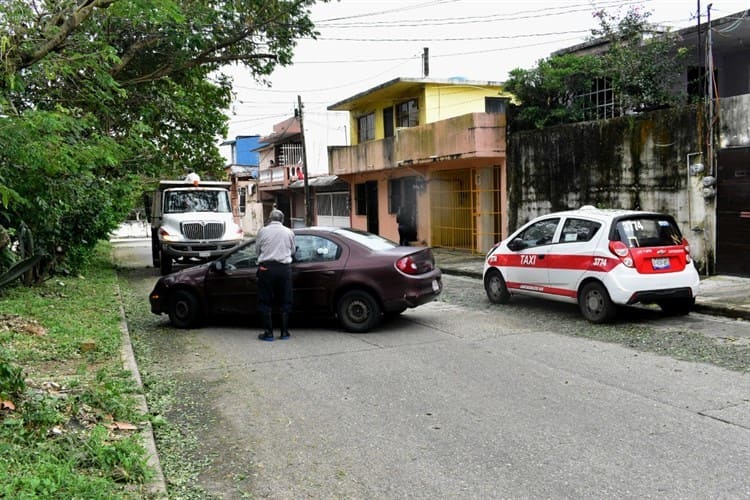 Bloquean en tres colonias de Coatzacoalcos por falta de luz (+Video)