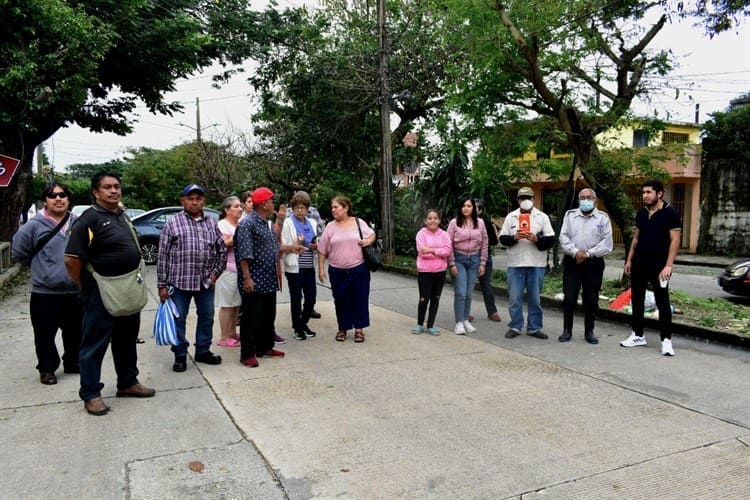 Bloquean en tres colonias de Coatzacoalcos por falta de luz (+Video)