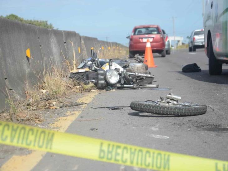 Tráiler impacta a motociclista; falleció sobre la carretera Boca del Río-Paso del Toro