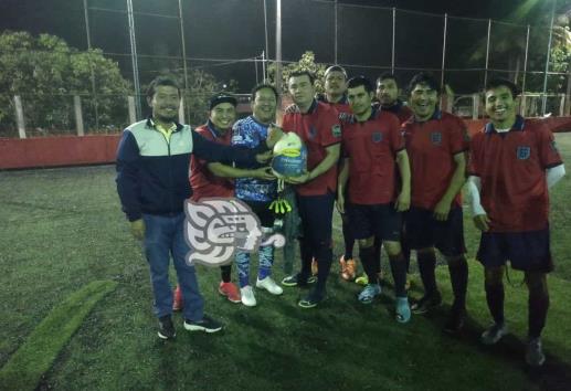 Compadres y Amigos, y Ajax se quedaron con los pavos 