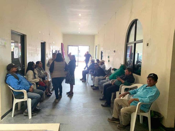 Aún sin pagos, empleados municipales de Sayula de Alemán