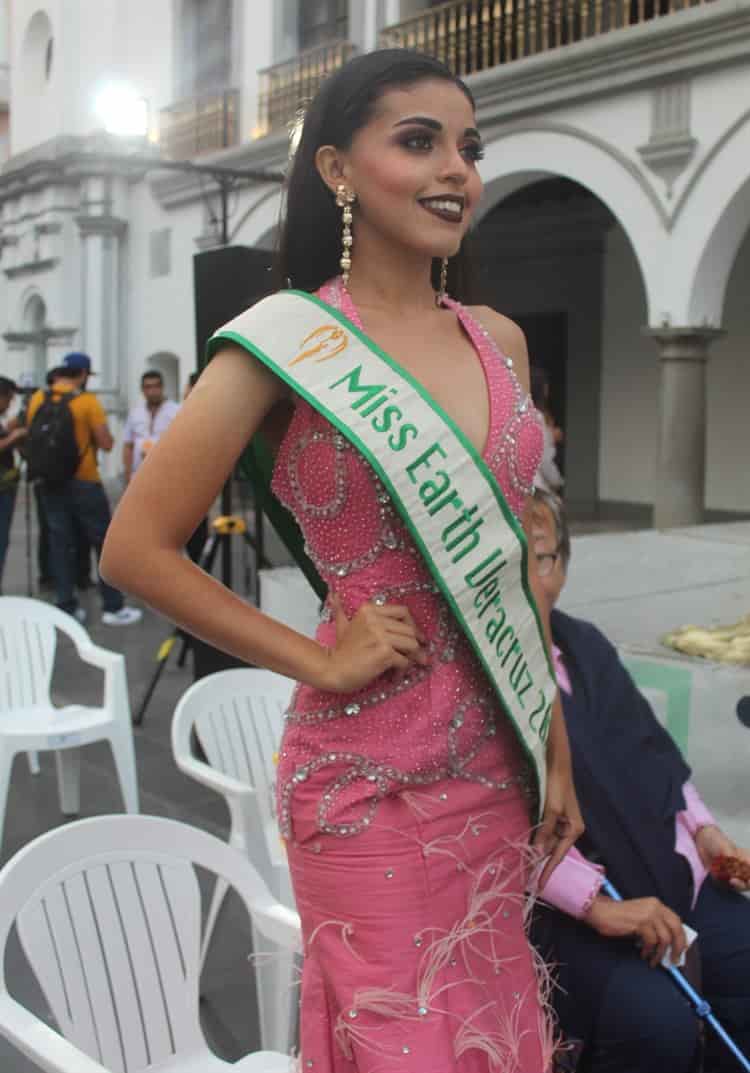 Miss Earth Veracruz realiza tierna pasarela con mascotas