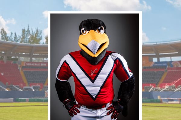 Águila de Veracruz rinde homenaje a los Tiburones Rojos