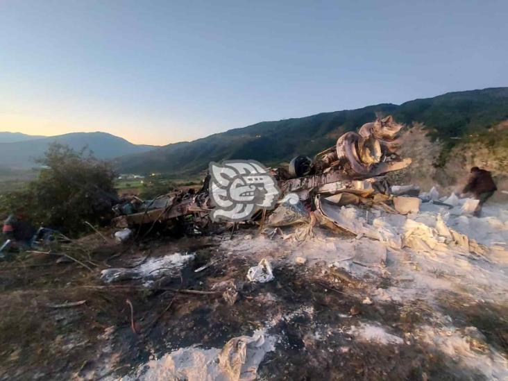 Tráiler se queda sin frenos y cae a barranco de la autopista Puebla-Orizaba; hay un muerto