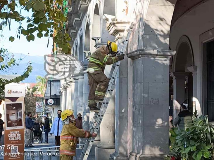 Bomberos controlan fuga de gas en conocido café del centro de Xalapa