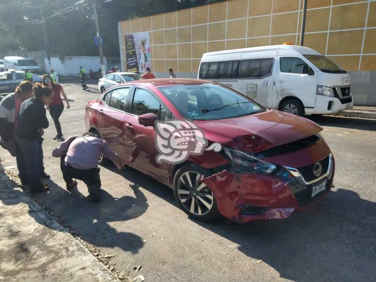 Accidente entre particulares genera movilización policiaca en Córdoba