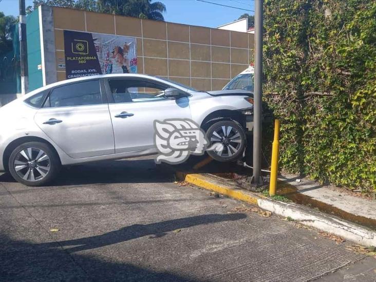 Accidente entre particulares genera movilización policiaca en Córdoba