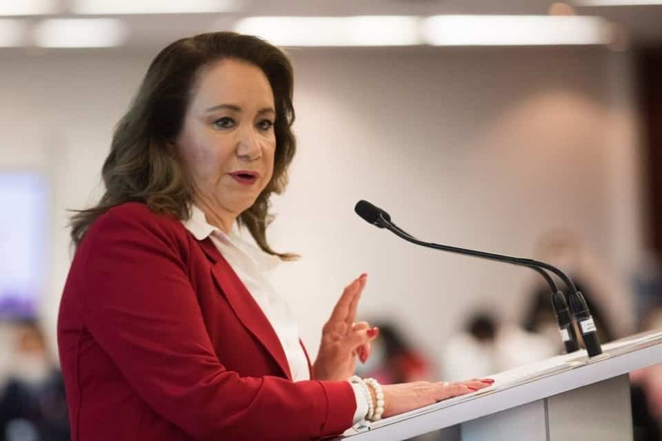 UNAM llama a Yasmín Esquivel y jurado de tesis para revisar plagio