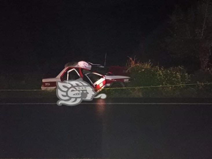 Muere taxista de Coatzacoalcos tras chocar con una vaca; su esposa, grave