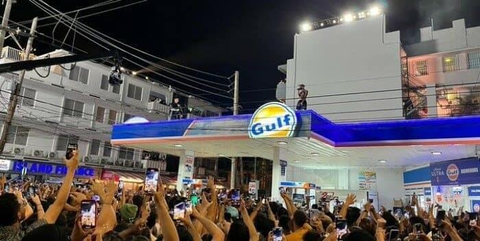 Bad Bunny sorprende a Puerto Rico con concierto en gasolinera