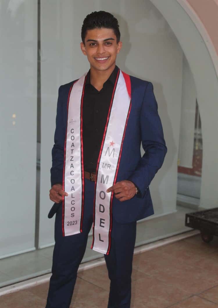 Presentan participantes de certamen Mr. Model Veracruz 2023