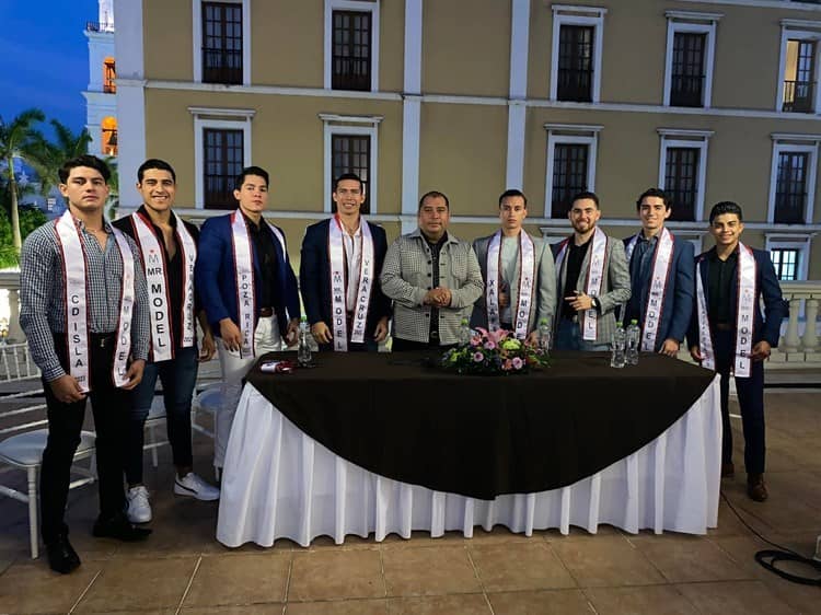 Presentan participantes de certamen Mr. Model Veracruz 2023