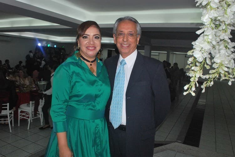 Integrantes del Colegio de Abogados de Veracruz disfrutan cena decembrina