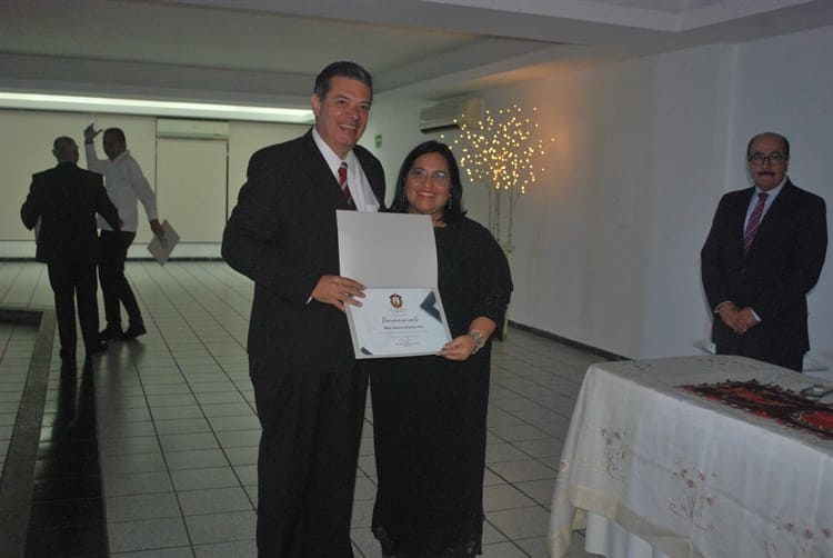 Integrantes del Colegio de Abogados de Veracruz disfrutan cena decembrina