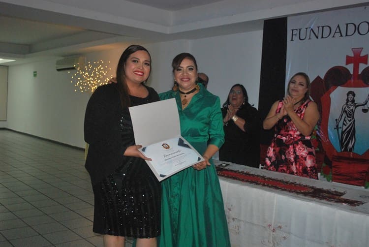 Integrantes del Colegio de Abogados de Veracruz disfrutan cena decembrina