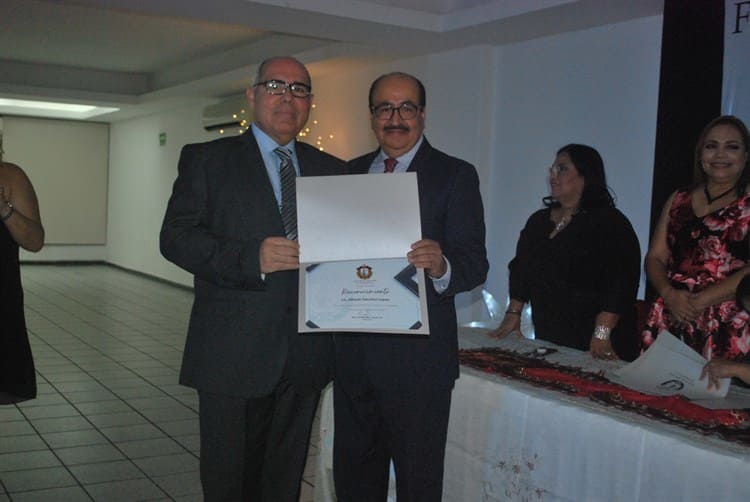 Integrantes del Colegio de Abogados de Veracruz disfrutan cena decembrina