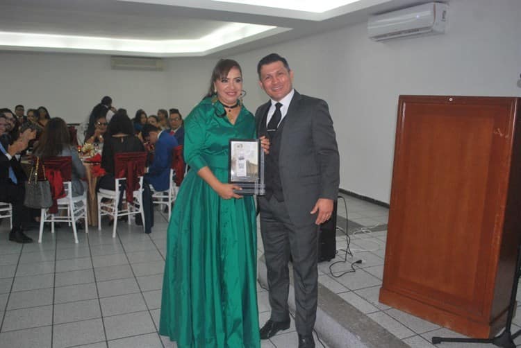 Integrantes del Colegio de Abogados de Veracruz disfrutan cena decembrina