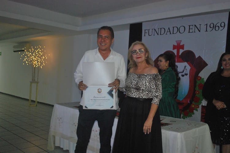 Integrantes del Colegio de Abogados de Veracruz disfrutan cena decembrina