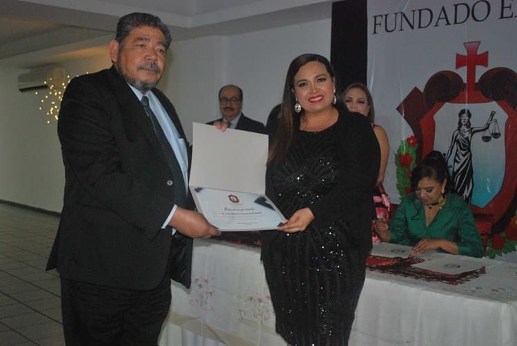 Integrantes del Colegio de Abogados de Veracruz disfrutan cena decembrina