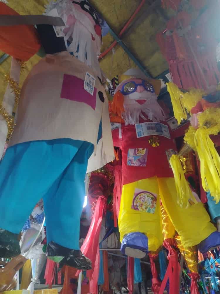 Promueven en mercados veracruzanos las piñatas de viejos; no más quemazón