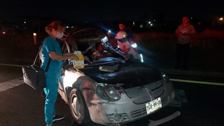 Familia queda prensada en automóvil por Geovillas del Puerto, en Veracruz(+Video)