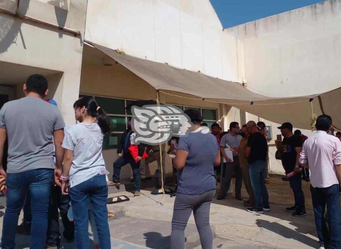 Saturan oficinas de Hacienda Coatzacoalcos para canje de placas