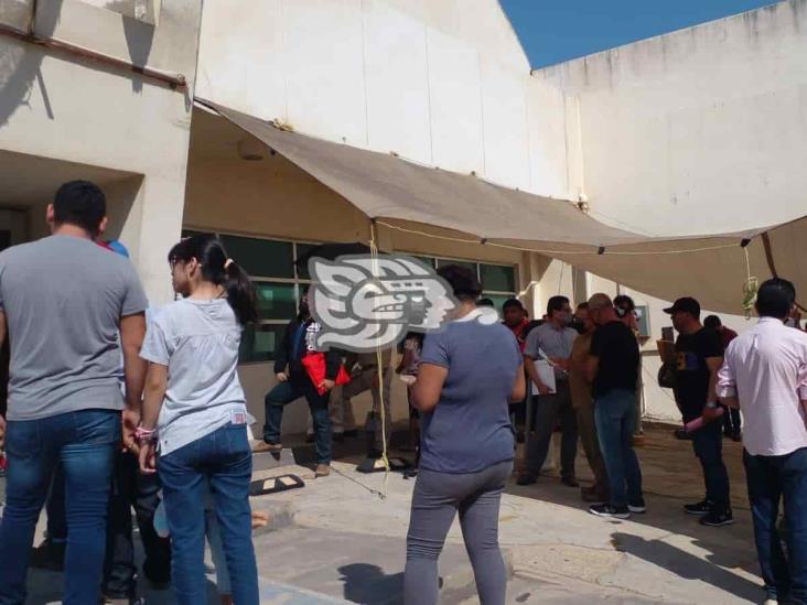 Saturan oficinas de Hacienda Coatzacoalcos para canje de placas