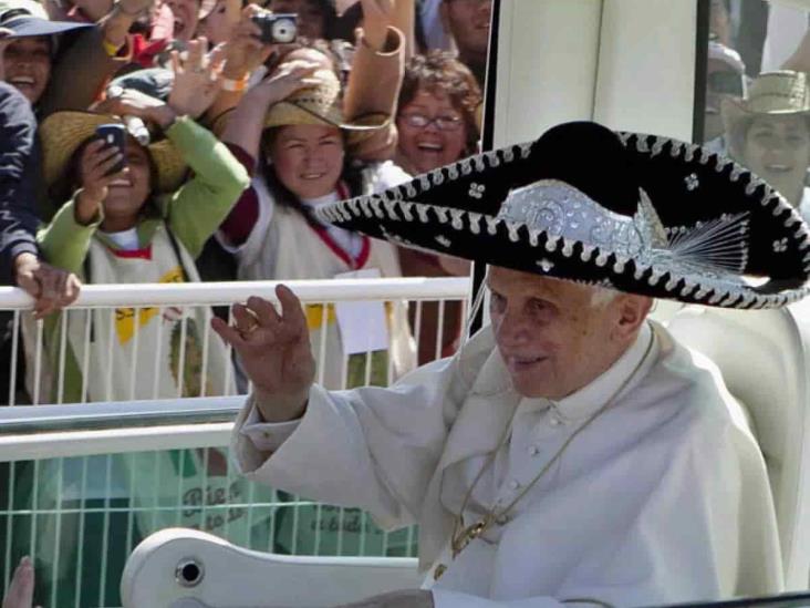 Desea AMLO pronta recuperación a Benedicto XVI