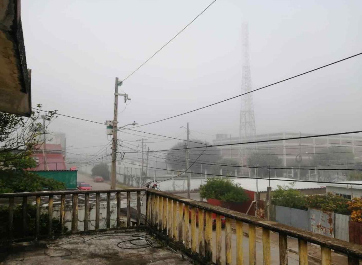 Amanece Coatzacoalcos con densa neblina (Video)