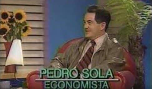 No es la gran cosa, pero yo la escribí Pedro Sola presume tesis de Economía