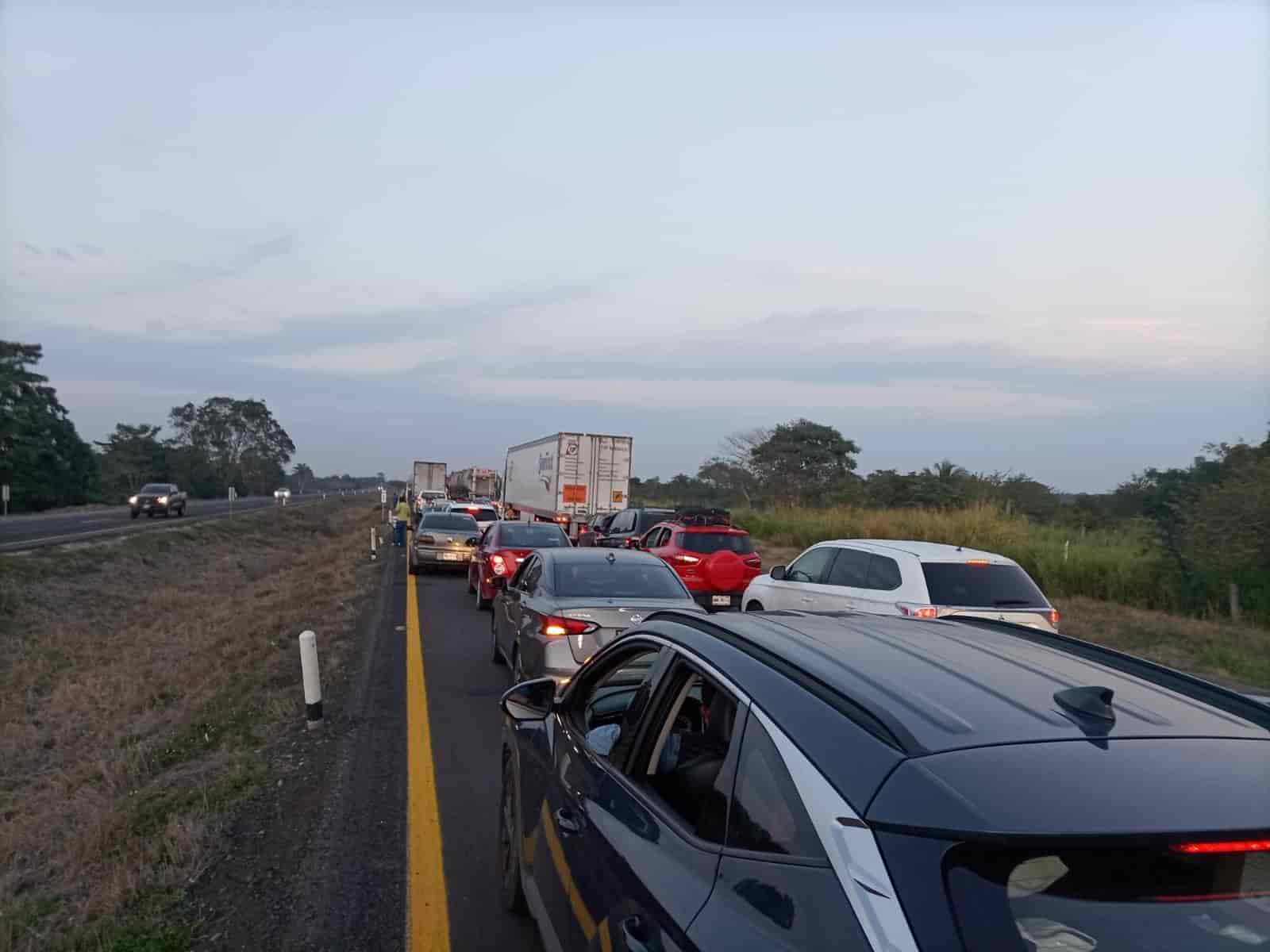 Tráfico de hasta 9 kilómetros de fila en la carretera Córdoba-Veracruz