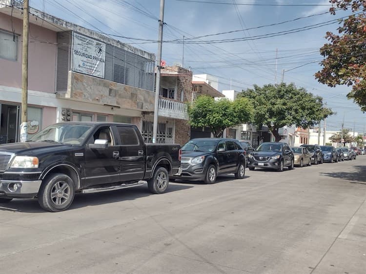 Saturados los verificentros de Veracruz y Boca del Río; automovilistas buscan ponerse al corriente