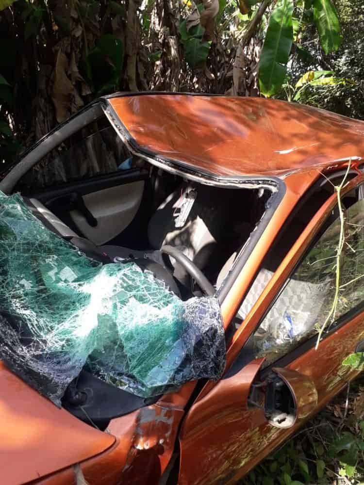 Mujer sufre volcadura en barranco de La Mancha