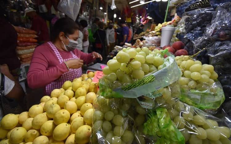 ¡Menos deseos! Se eleva el precio de las uvas previo a Año Nuevo