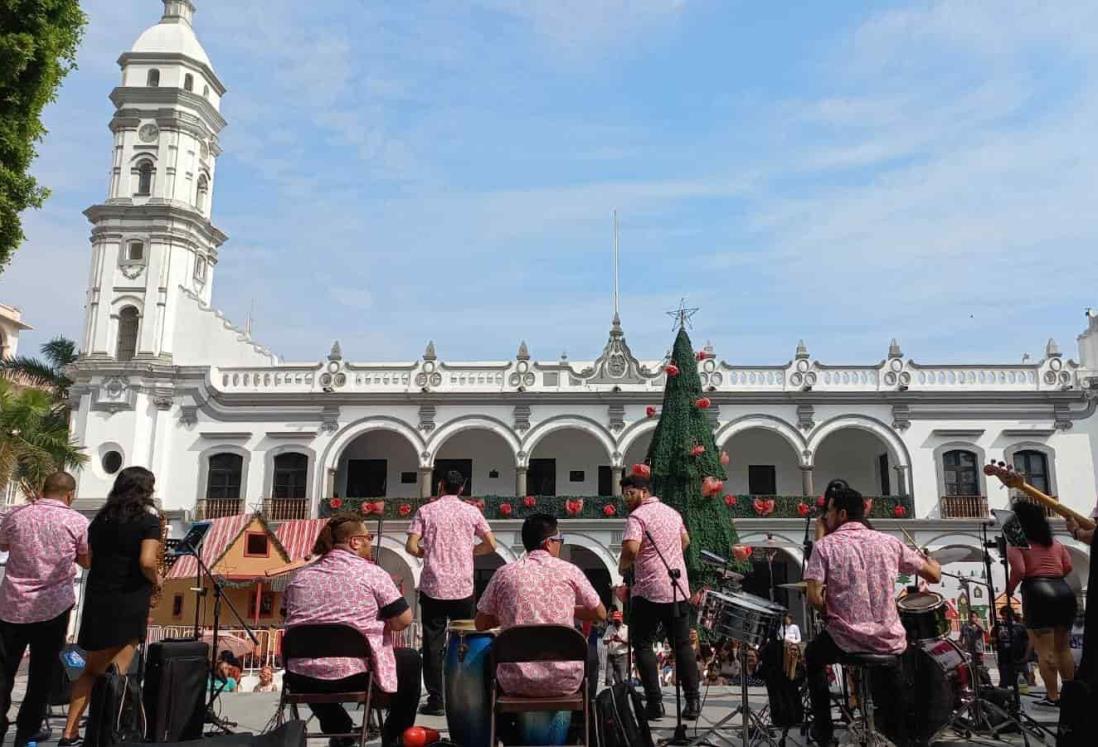 Despiden el 2022 con música en zócalo de Veracruz