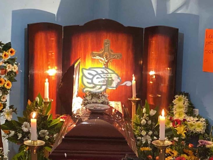 Velan por segundo día al alcalde de Rafael Delgado, Isauro Tocohua